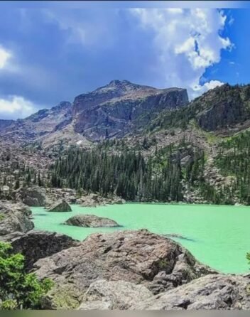 mountain lakes turning green