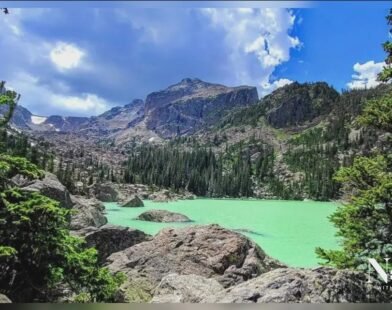 mountain lakes turning green